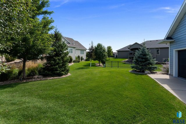 2905 W 77th St Street, Sioux Falls, SD 57108