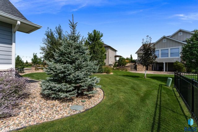 2905 W 77th St Street, Sioux Falls, SD 57108