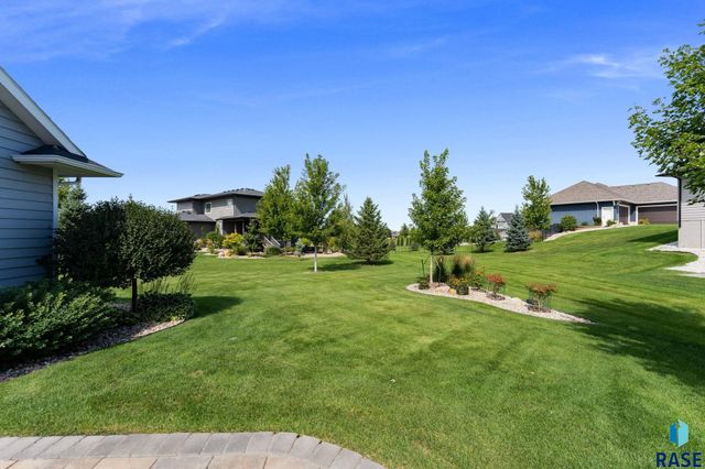 2905 W 77th St Street, Sioux Falls, SD 57108