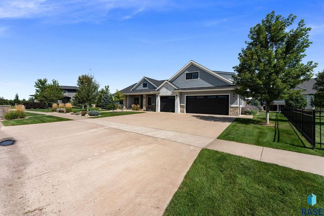 2905 W 77th St Street, Sioux Falls, SD 57108