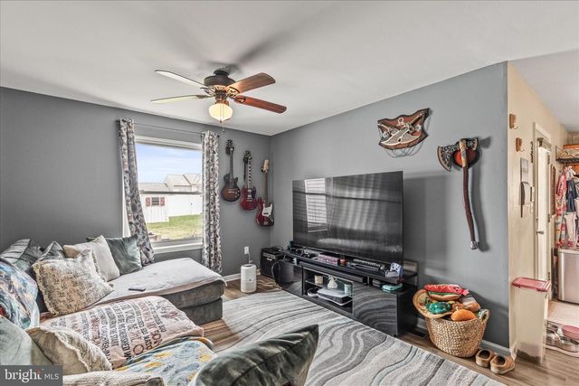 3307 GLEN HOLLOW DR, Dover, PA 17315