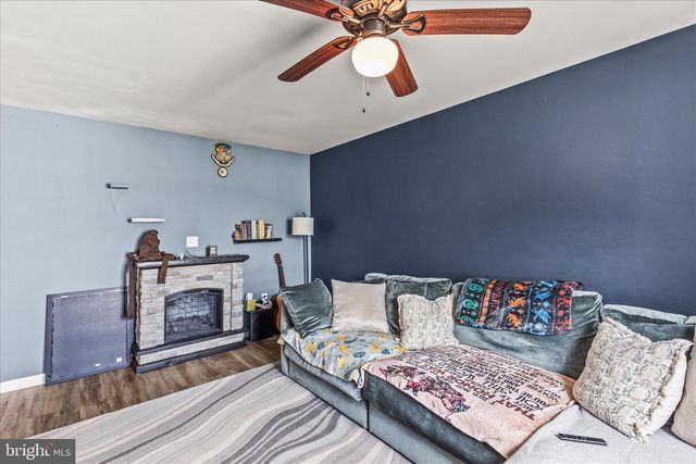 3307 GLEN HOLLOW DR, Dover, PA 17315