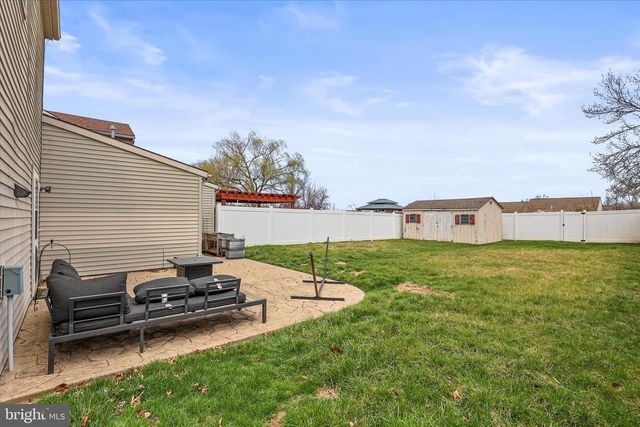 3307 GLEN HOLLOW DR, Dover, PA 17315