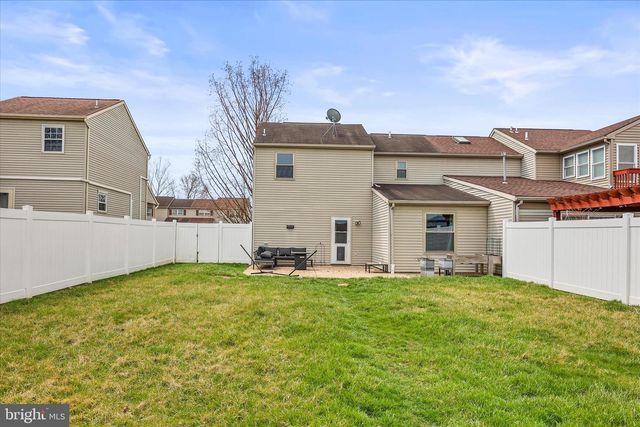 3307 GLEN HOLLOW DR, Dover, PA 17315