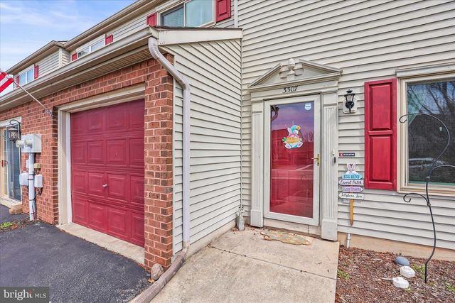 3307 GLEN HOLLOW DR, Dover, PA 17315