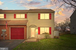 3307 GLEN HOLLOW DR, Dover, PA 17315
