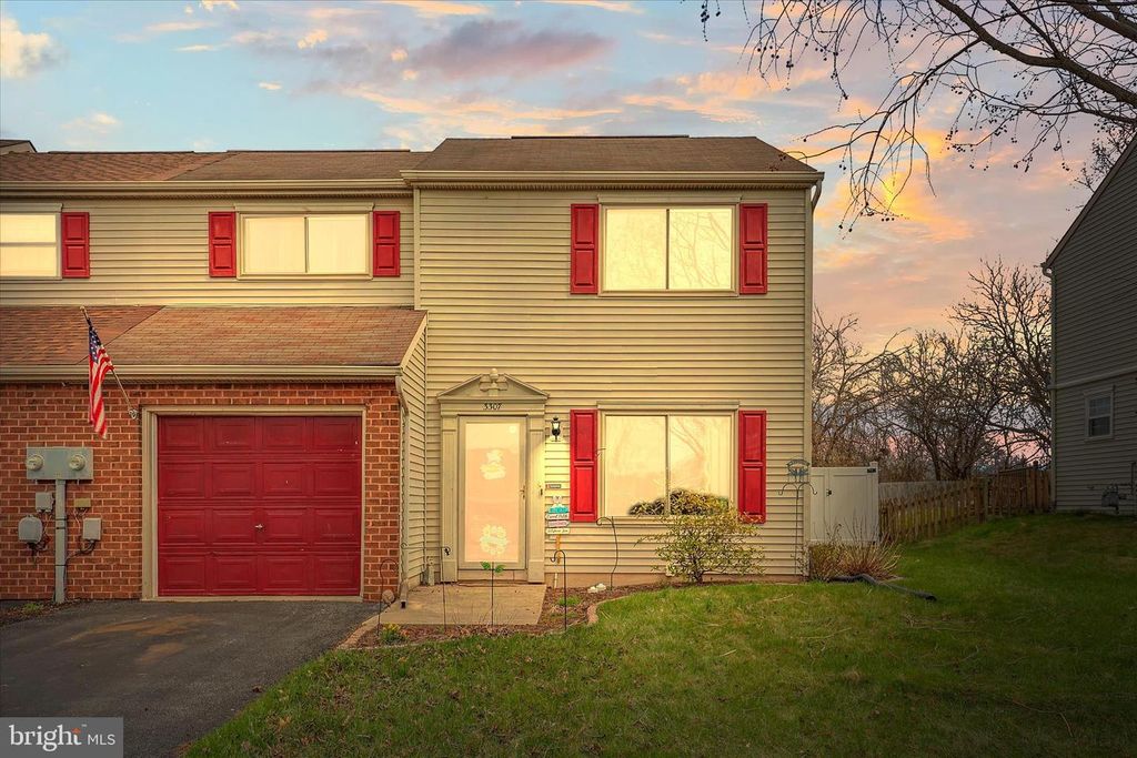 3307 GLEN HOLLOW DR, Dover, PA 17315