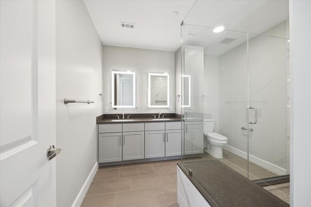 9757 Katy Freeway 321, Houston, TX 77024