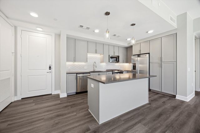 9757 Katy Freeway 321, Houston, TX 77024