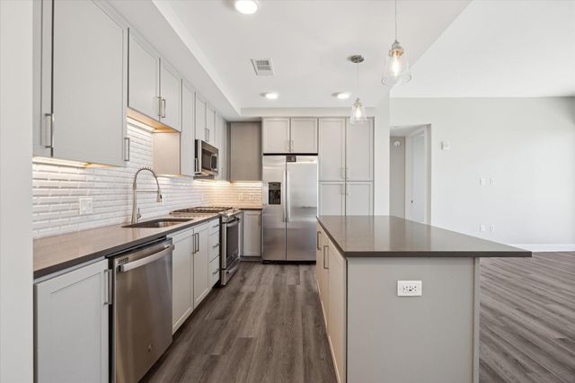 9757 Katy Freeway 321, Houston, TX 77024