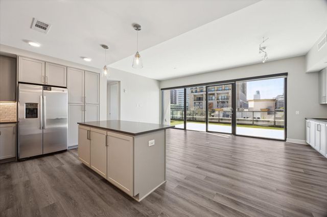 9757 Katy Freeway 321, Houston, TX 77024