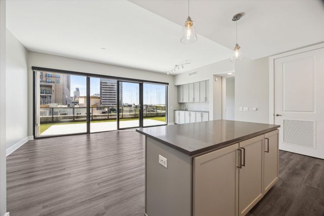 9757 Katy Freeway 321, Houston, TX 77024