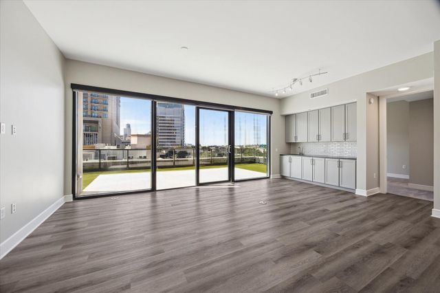 9757 Katy Freeway 321, Houston, TX 77024