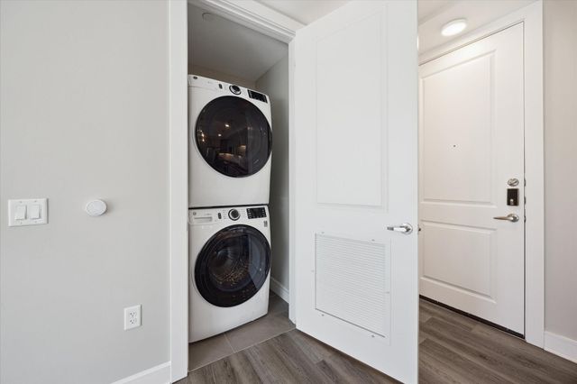 9757 Katy Freeway 321, Houston, TX 77024