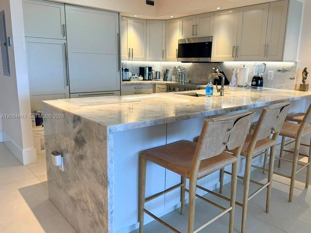 5600 Collins Ave 15S, Miami Beach, FL 33140