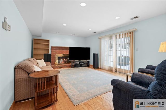 8 Liberty Lane, Franklin, NJ 08873