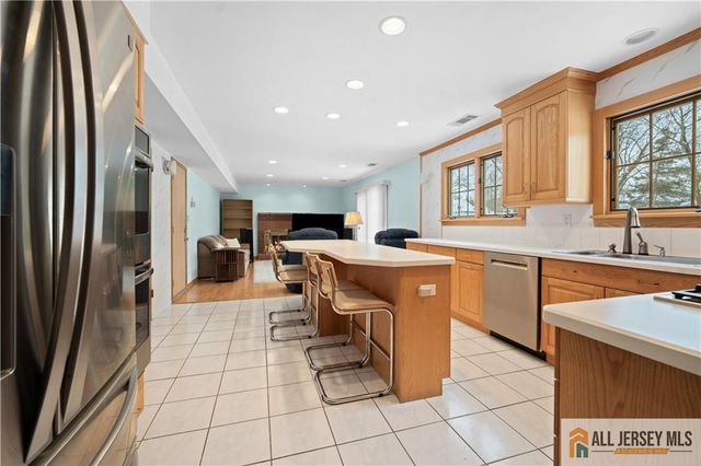 8 Liberty Lane, Franklin, NJ 08873