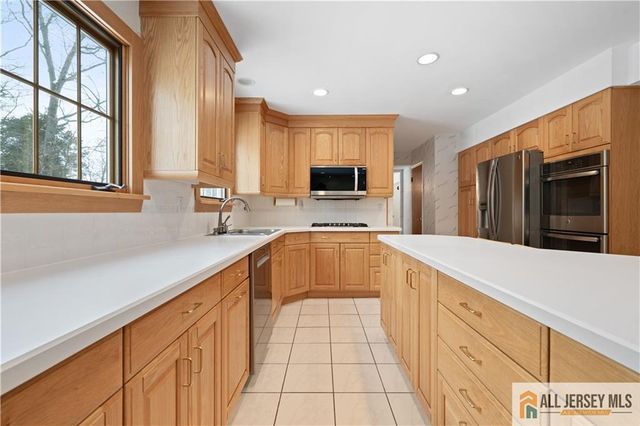 8 Liberty Lane, Franklin, NJ 08873