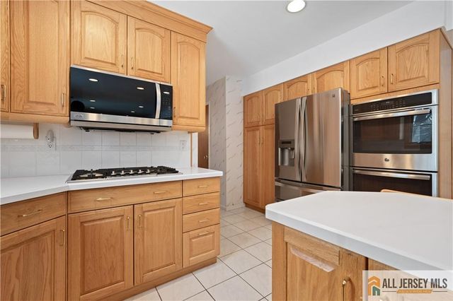 8 Liberty Lane, Franklin, NJ 08873