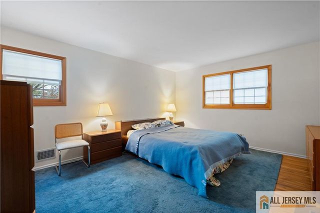 8 Liberty Lane, Franklin, NJ 08873