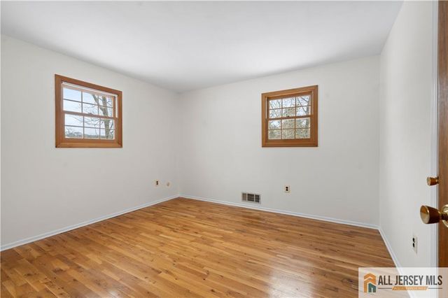 8 Liberty Lane, Franklin, NJ 08873