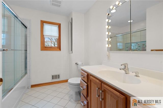 8 Liberty Lane, Franklin, NJ 08873