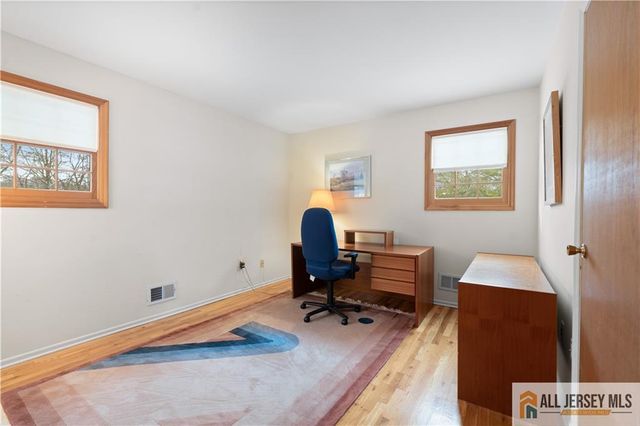 8 Liberty Lane, Franklin, NJ 08873