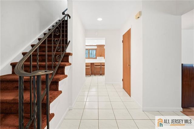 8 Liberty Lane, Franklin, NJ 08873