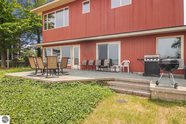 2175 N US-31 N, Traverse City, MI 49686