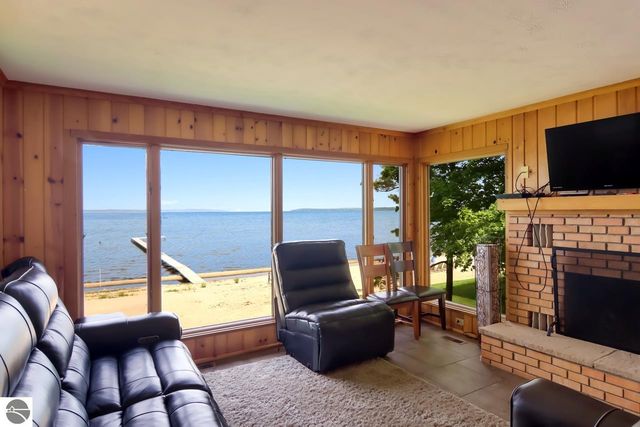 2175 N US-31 N, Traverse City, MI 49686