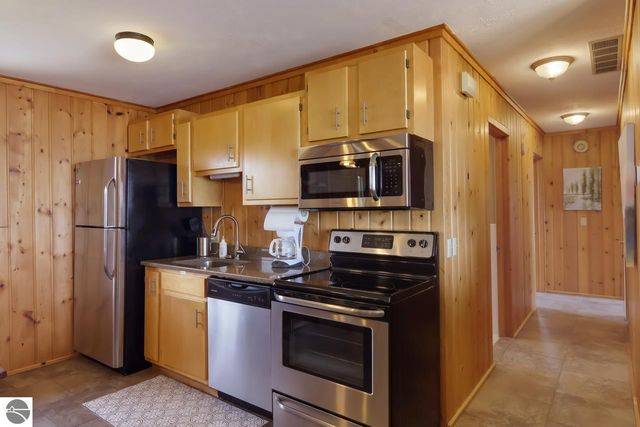 2175 N US-31 N, Traverse City, MI 49686