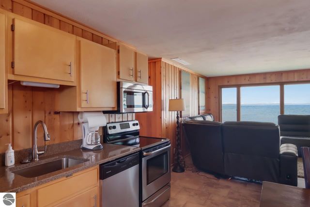 2175 N US-31 N, Traverse City, MI 49686