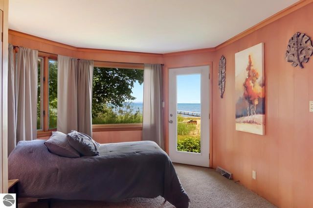 2175 N US-31 N, Traverse City, MI 49686