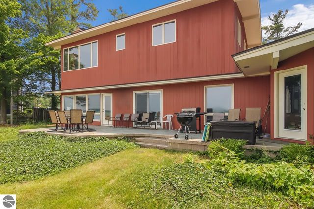 2175 N US-31 N, Traverse City, MI 49686