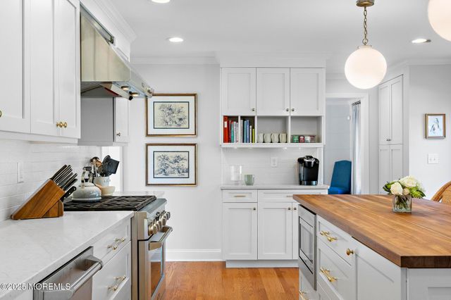 30 Crest Drive, Little Silver, NJ 07739