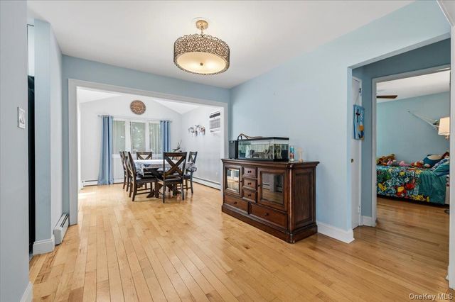 512 Farmranch Road E, Bethpage, NY 11714