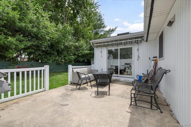 512 Farmranch Road E, Bethpage, NY 11714