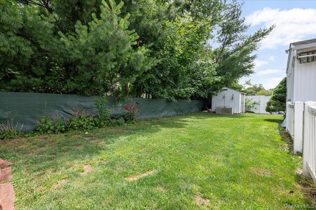 512 Farmranch Road E, Bethpage, NY 11714