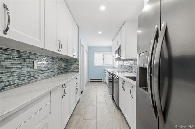 512 Farmranch Road E, Bethpage, NY 11714