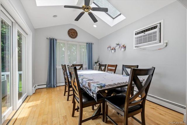 512 Farmranch Road E, Bethpage, NY 11714