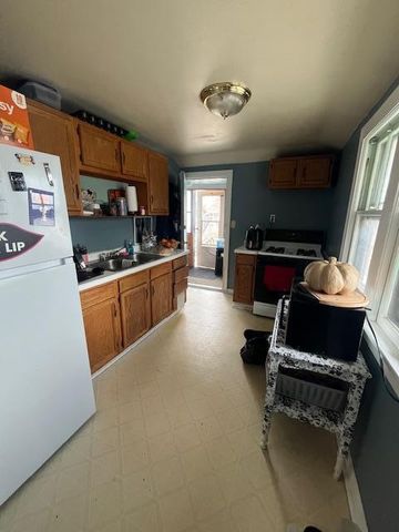 1095 Maryland Avenue E, Saint Paul, MN 55106
