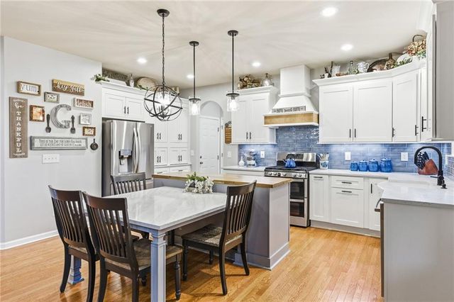 1122 Flagstone Way, Acworth, GA 30101