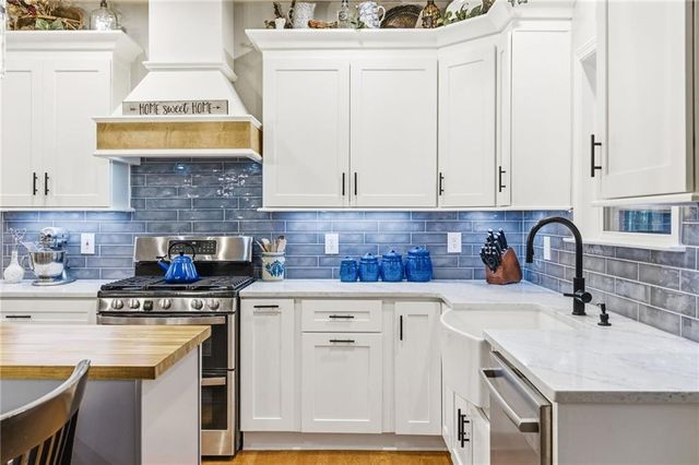 1122 Flagstone Way, Acworth, GA 30101