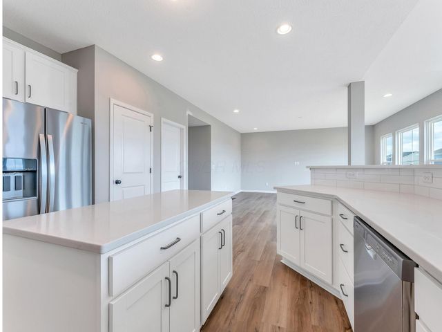 9055 Hawk Hill Way, Plain City, OH 43064