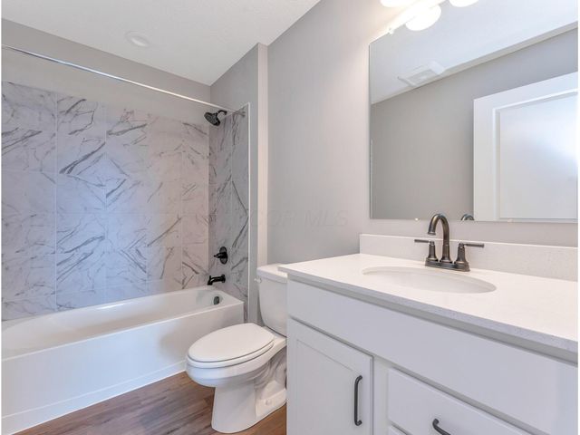 9055 Hawk Hill Way, Plain City, OH 43064