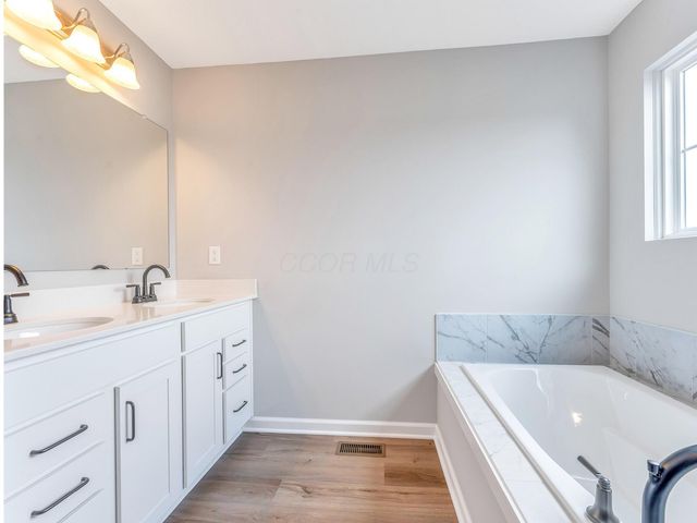 9055 Hawk Hill Way, Plain City, OH 43064