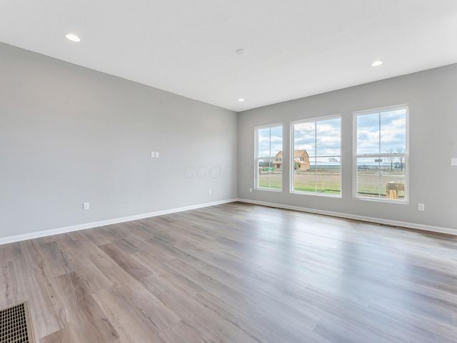 9055 Hawk Hill Way, Plain City, OH 43064