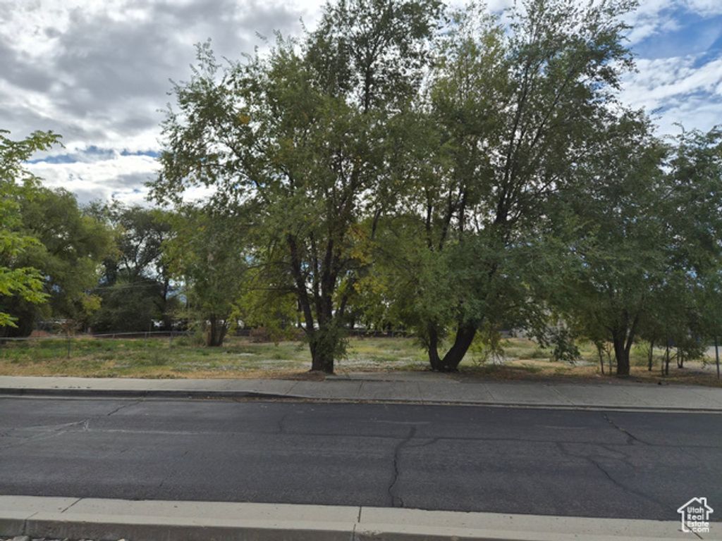 Image 3 of property listing at 116 E HELM AVE, South Salt Lake, UT 84115