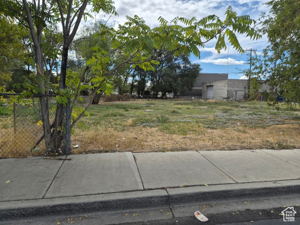 Image 4 of property listing at 116 E HELM AVE, South Salt Lake, UT 84115