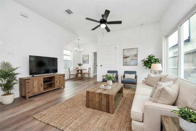 6616 Apollo Street, Houston, TX 77091